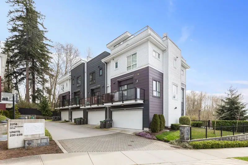 232 2218 OAK MEADOWS DRIVE - photo 2 of 25