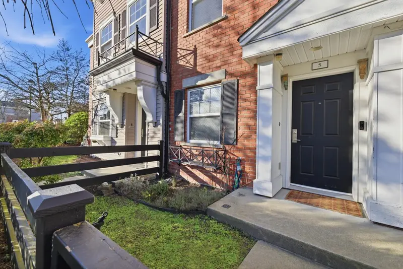 5 11060 BARNSTON VIEW ROAD - photo 3 of 25