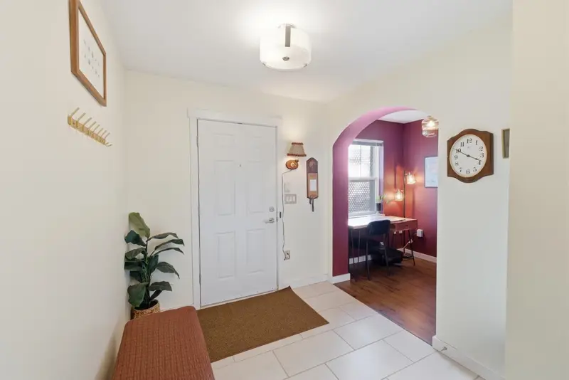 5 11060 BARNSTON VIEW ROAD - photo 4 of 25