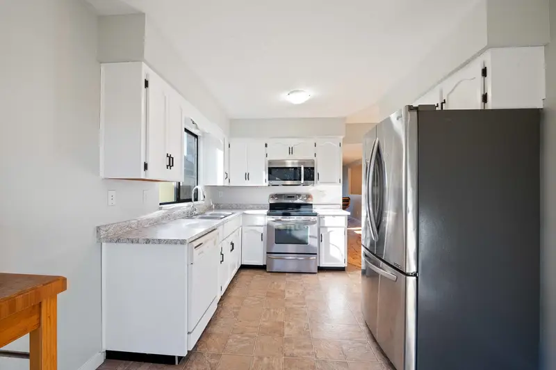 6640 133 STREET - photo 4 of 25