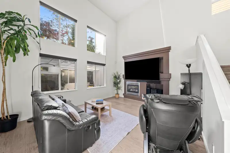 14938 59 AVENUE - photo 3 of 25