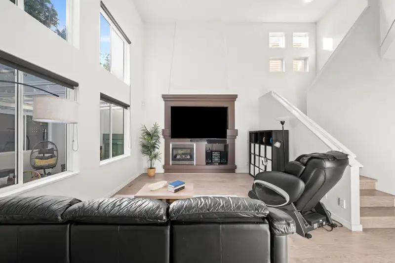 14938 59 AVENUE - photo 4 of 25