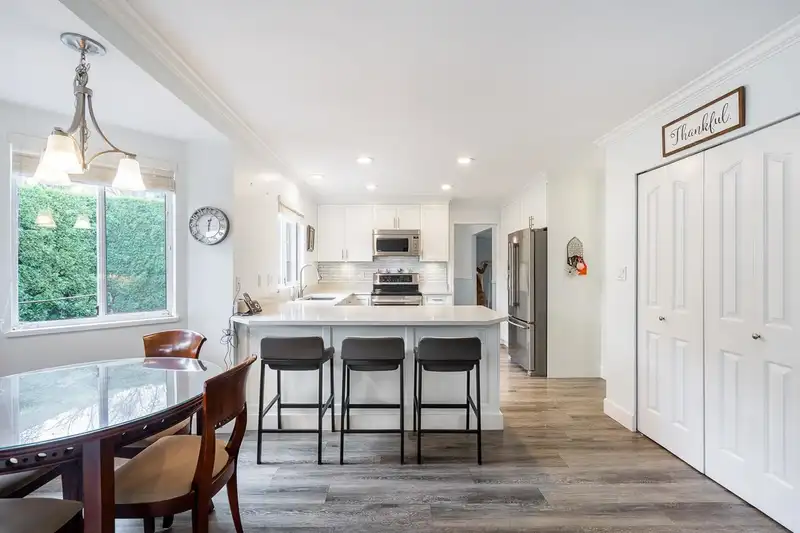 18904 59A AVENUE - photo 4 of 30