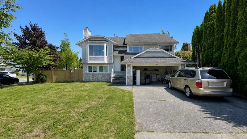15292 94 AVENUE - photo 2 of 39