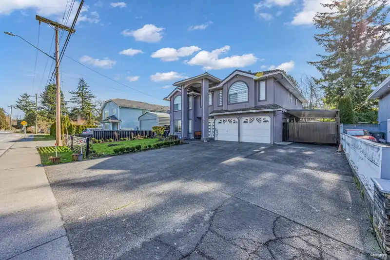 12376 100 AVENUE - photo 2 of 35
