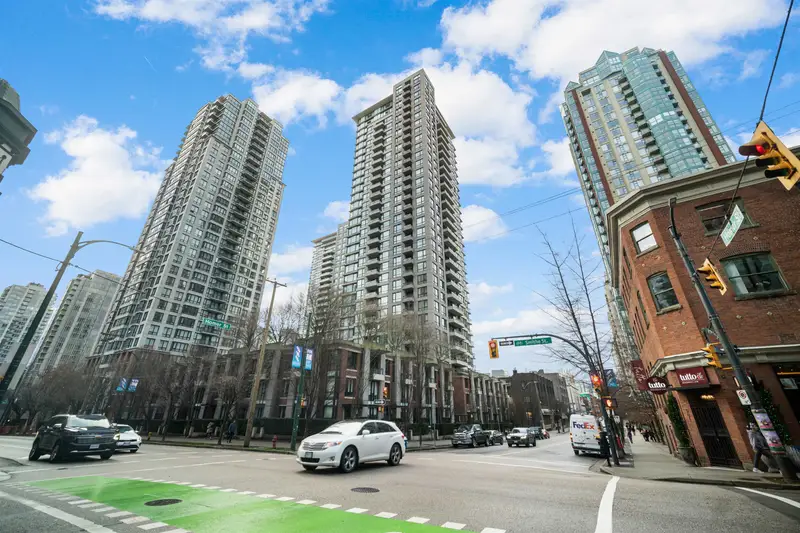 3104 928 HOMER STREET - photo 1 of 24