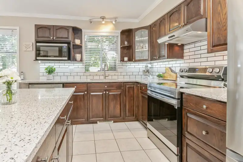8238 153B STREET - photo 3 of 35