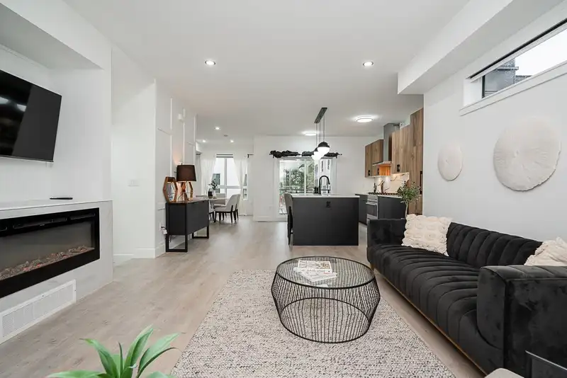 1 13895 64 AVENUE - photo 2 of 23