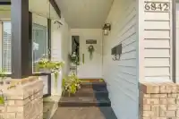 6842 137A STREET - thumbnail 4