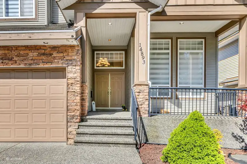 14893 67A AVENUE - photo 3 of 34