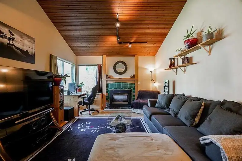 6058 E GREENSIDE DRIVE - photo 4 of 18