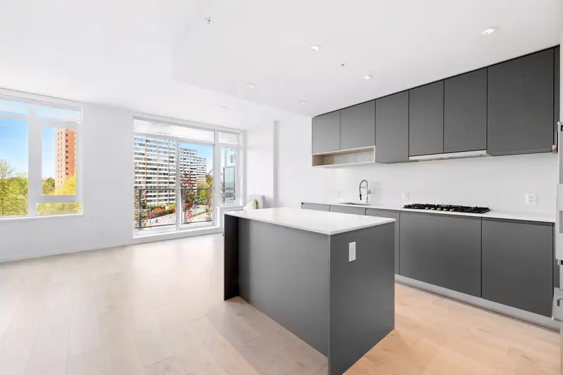 422 6808 MINORU BOULEVARD - photo 2 of 25