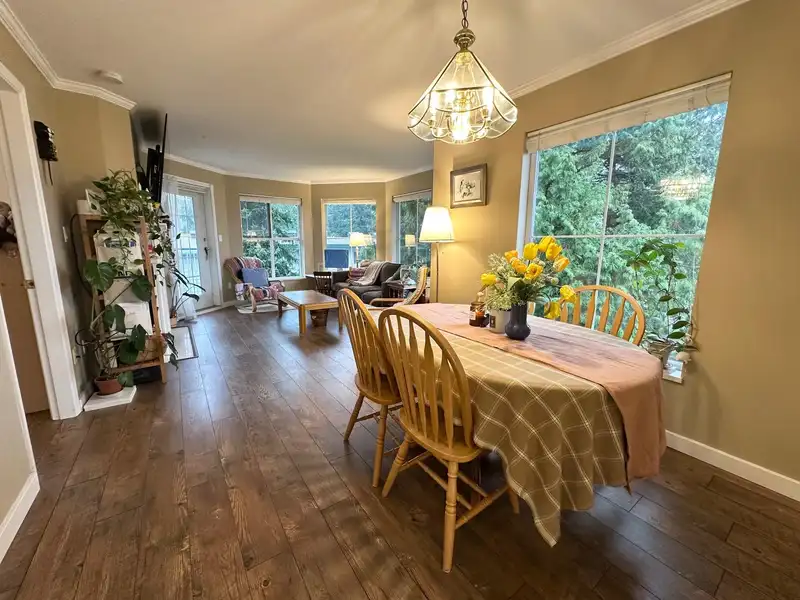 306 15160 108 AVENUE - photo 1 of 21