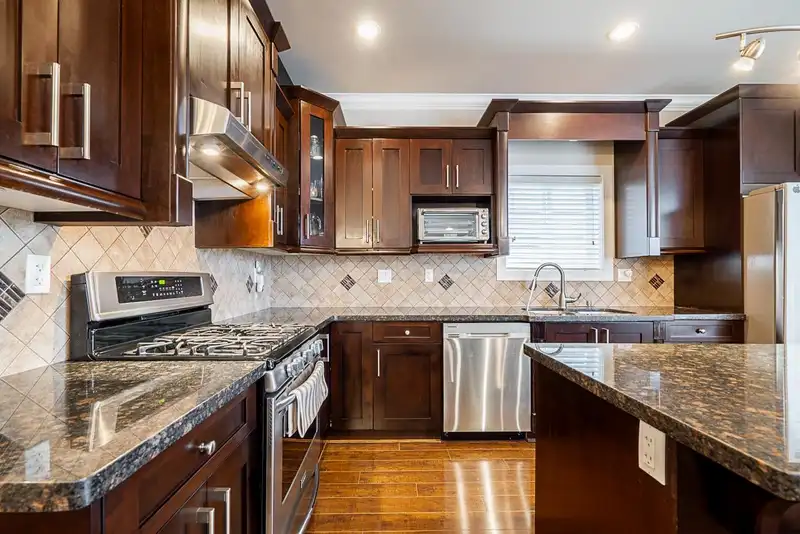 7141 195A STREET - photo 4 of 40