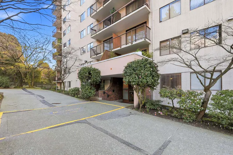 405 320 ROYAL AVENUE - photo 2 of 25