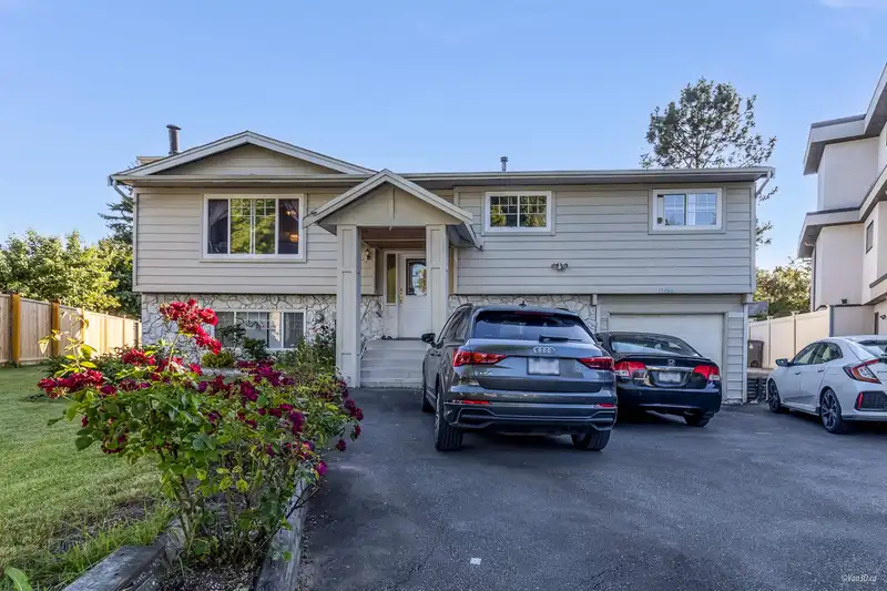 13246 94 AVENUE - photo 2 of 29