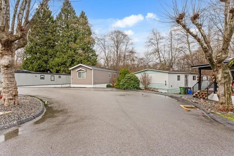 69 8220 KING GEORGE BOULEVARD - photo 1 of 36