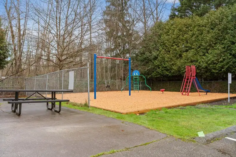 69 8220 KING GEORGE BOULEVARD - photo 3 of 36