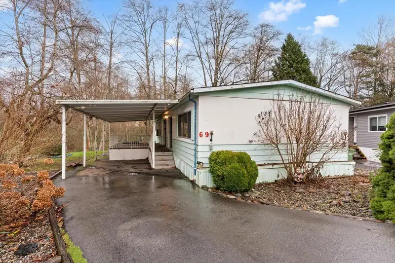69 8220 KING GEORGE BOULEVARD - photo 4 of 36
