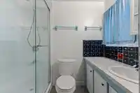 69 8220 KING GEORGE BOULEVARD - thumbnail 32