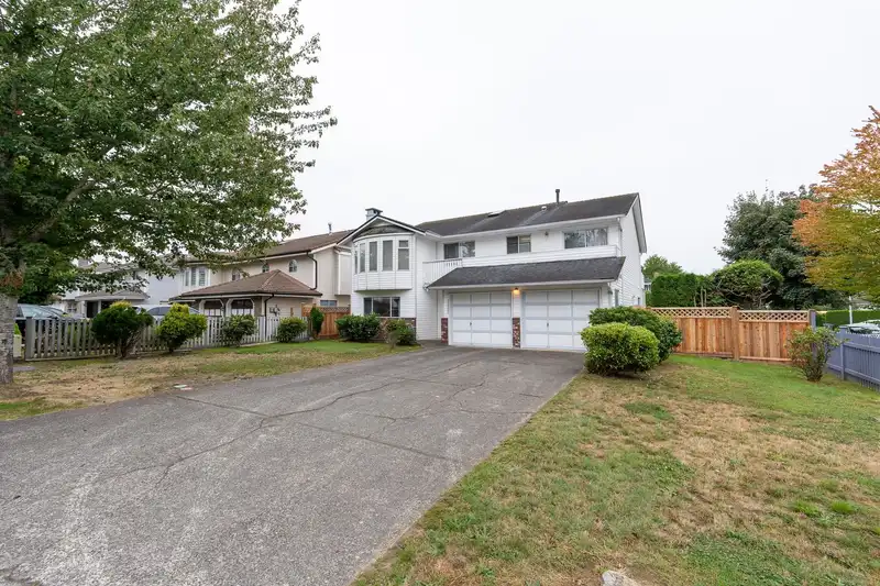 12260 71A AVENUE - photo 2 of 38