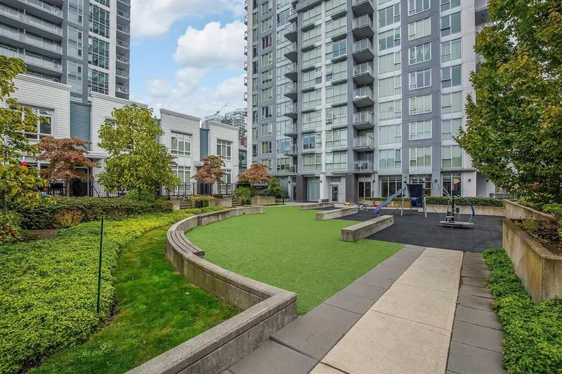 3703 13325 102A AVENUE - photo 2 of 25