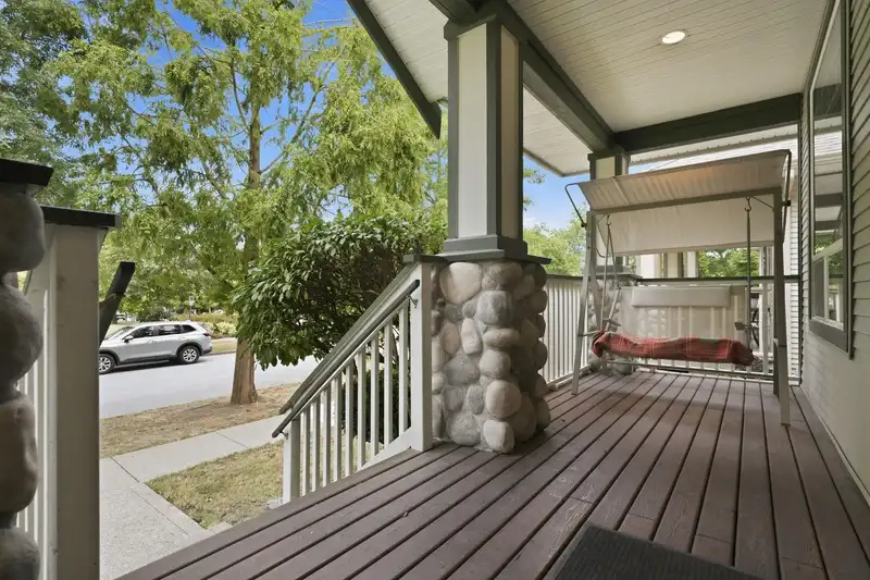 6888 189TH STREET - photo 3 of 38