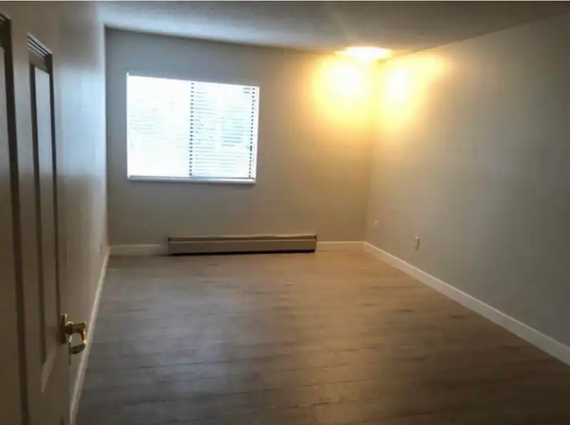 202 13977 74 AVENUE - photo 2 of 7