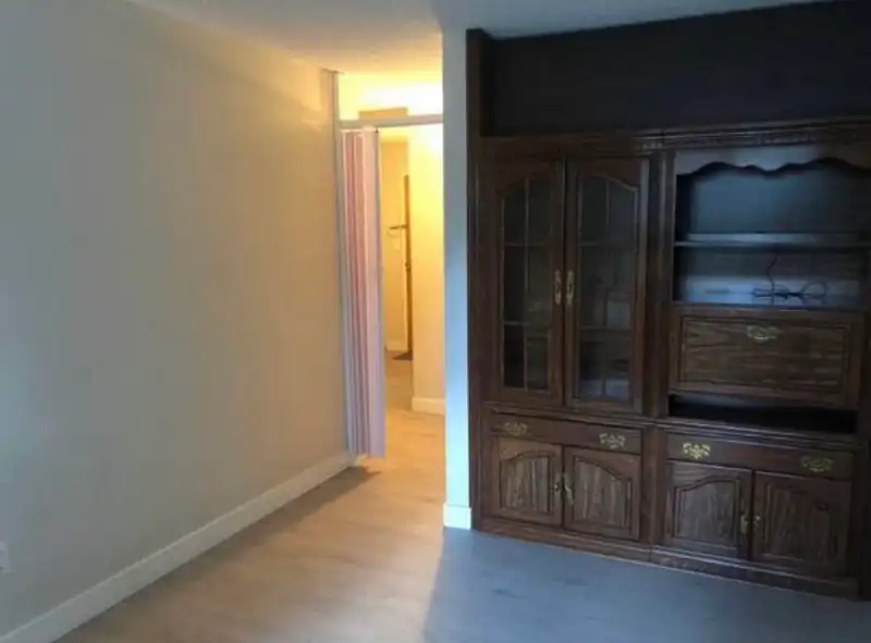 202 13977 74 AVENUE - photo 3 of 7