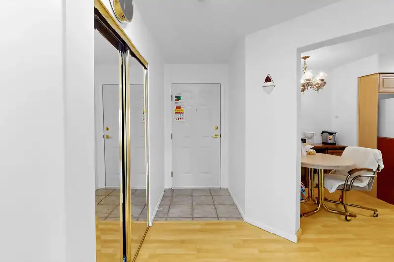 232 13880 70 AVENUE - photo 3 of 37