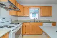 8058 163A STREET - thumbnail 7
