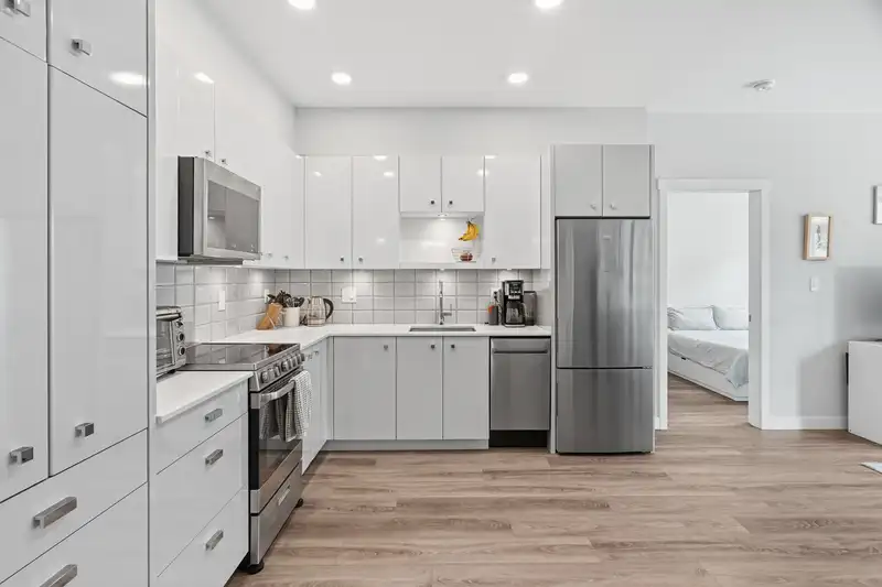 211 10838 WHALLEY BOULEVARD - photo 4 of 24
