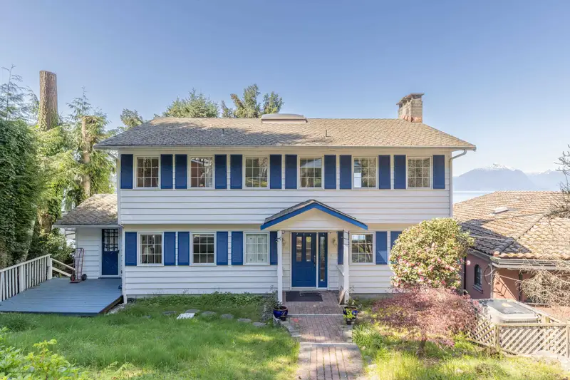 4 STRACHAN POINT ROAD - photo 3 of 25