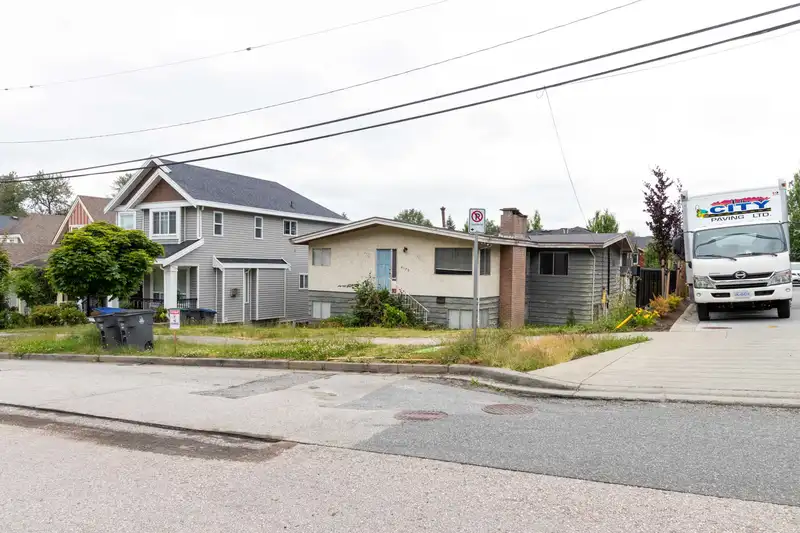 6170 138 STREET - photo 2 of 15