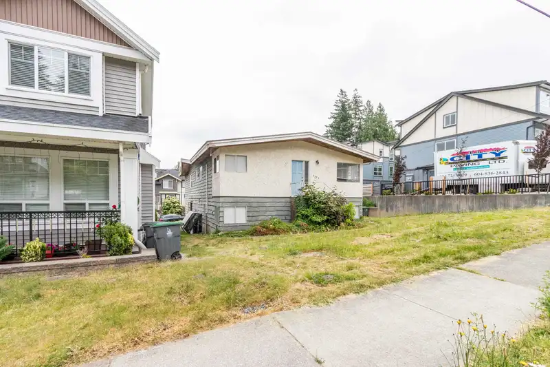 6170 138 STREET - photo 3 of 15