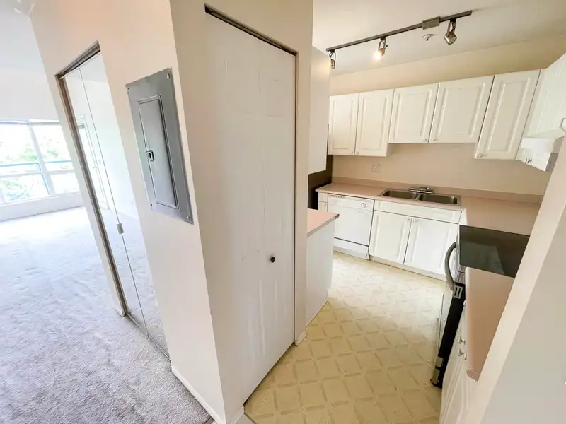 401 14885 100 AVENUE - photo 3 of 19