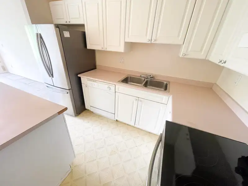 401 14885 100 AVENUE - photo 4 of 19