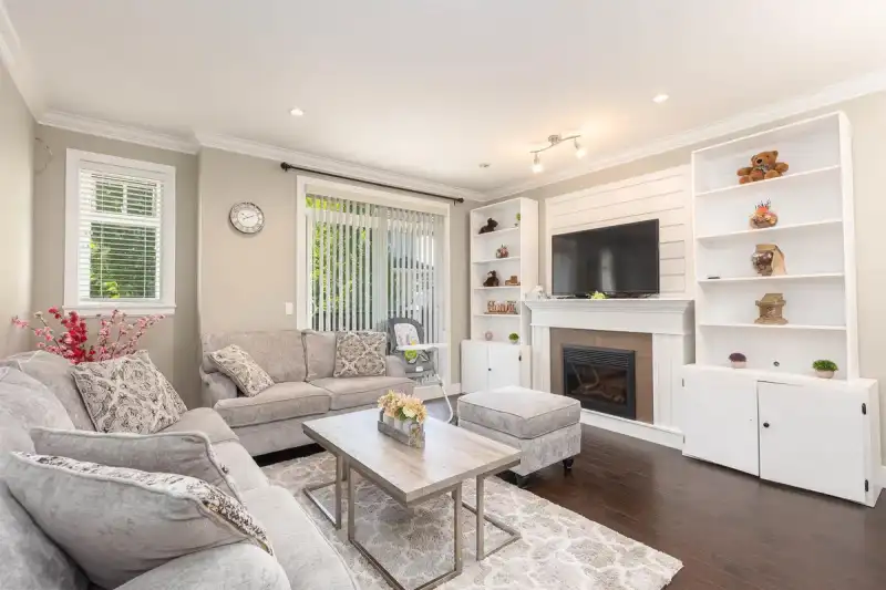 64 6383 140 STREET - photo 1 of 34