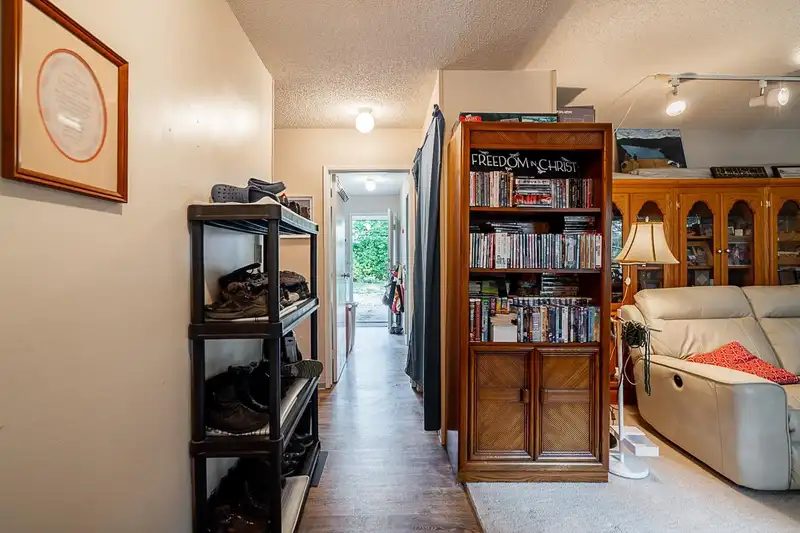 14227 71 AVENUE - photo 4 of 37