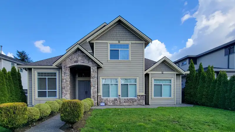 14949 96 AVENUE - photo 1 of 40