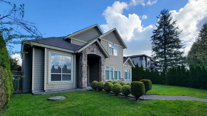 14949 96 AVENUE - photo 2 of 40