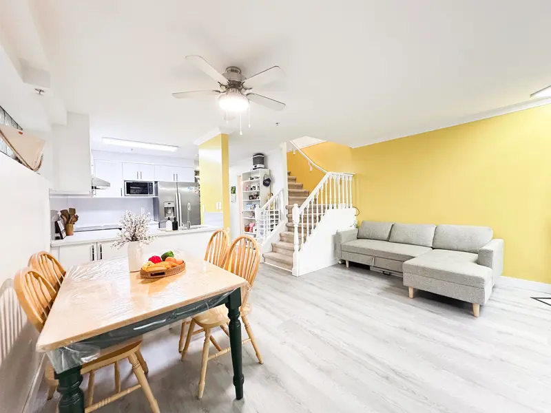 211 22356 MCINTOSH AVENUE - photo 3 of 25