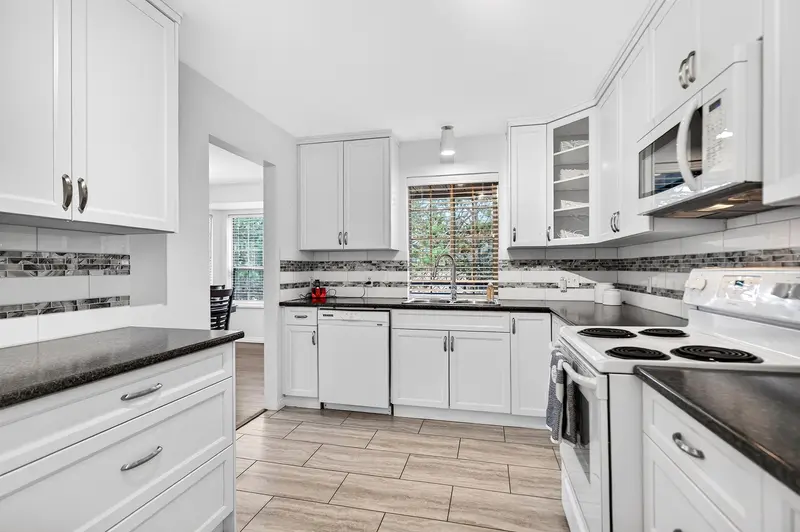 305 1488 MERKLIN STREET - photo 4 of 25