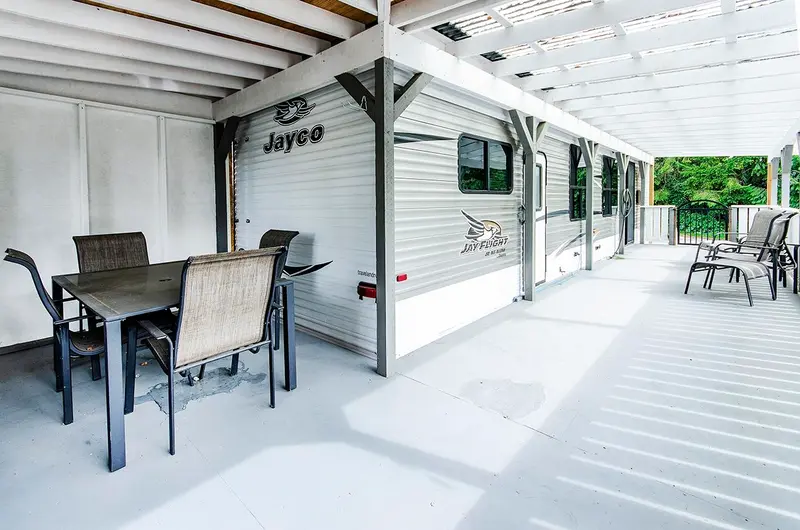 247 TOMAHAWK AVENUE - photo 3 of 25