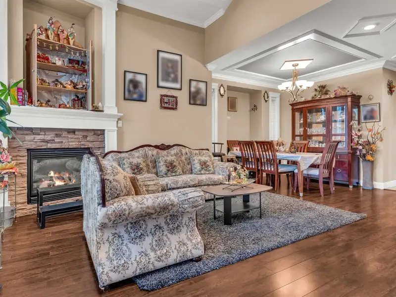 5935 129B STREET - photo 2 of 32