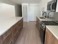 81 8220 KING GEORGE BOULEVARD - thumbnail 4