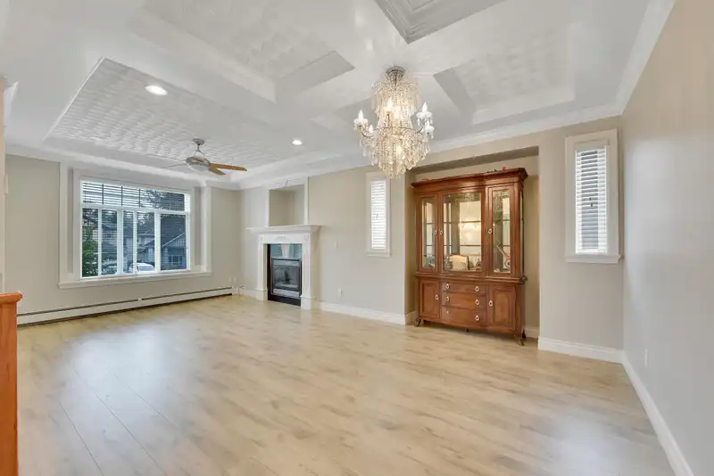 14320 72A AVENUE - photo 2 of 40
