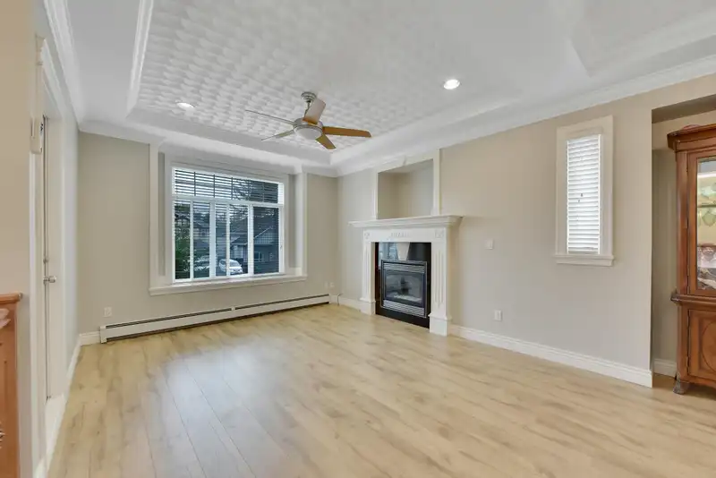 14320 72A AVENUE - photo 3 of 40