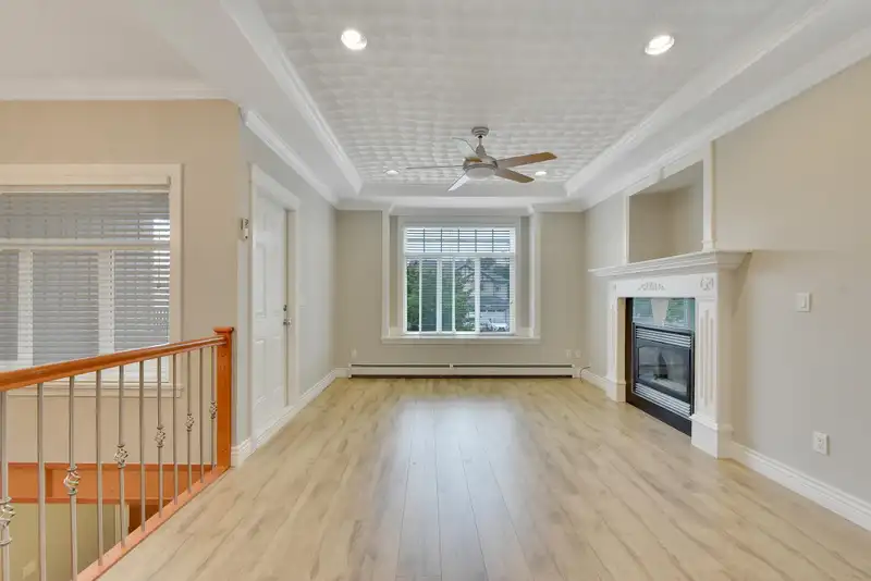 14320 72A AVENUE - photo 4 of 40