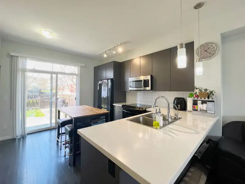 10 19505 68A AVENUE - photo 4 of 30